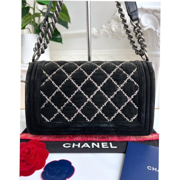 Authentic Chanel Old Boy Quilted Velvet Crossbody Bag 19944074 B0766 - Picture 4 of 16